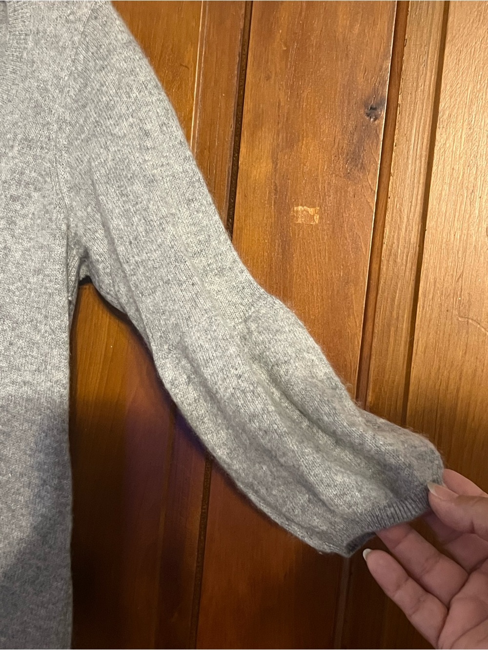 Vince 100% Cashmere Heater Gray Sweater Size Medium - Picture 3 of 5